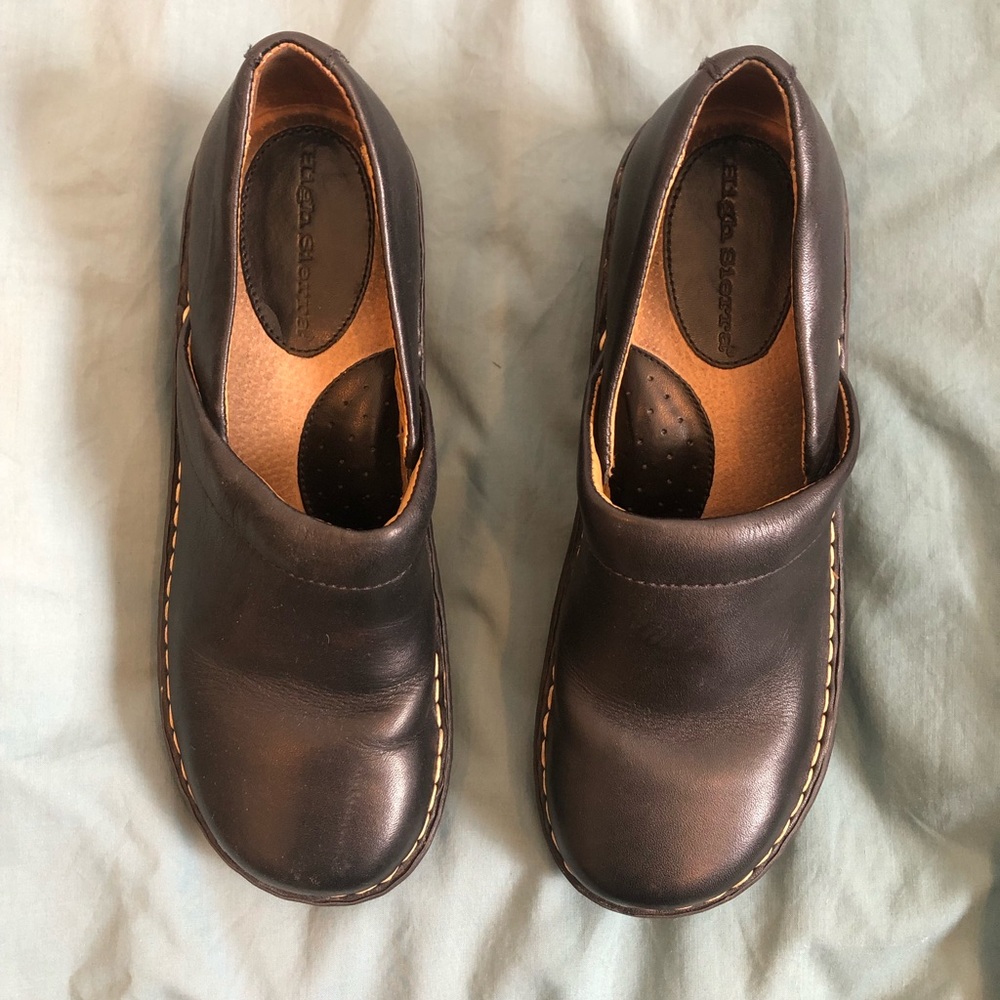 Size 7.5 High Sierra Black Leather Nursing Clogs